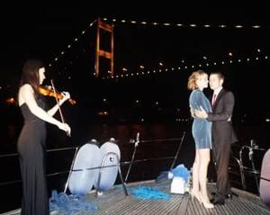 bosphorus cruise with violin