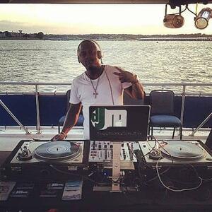 dj in istanbul yacht tour