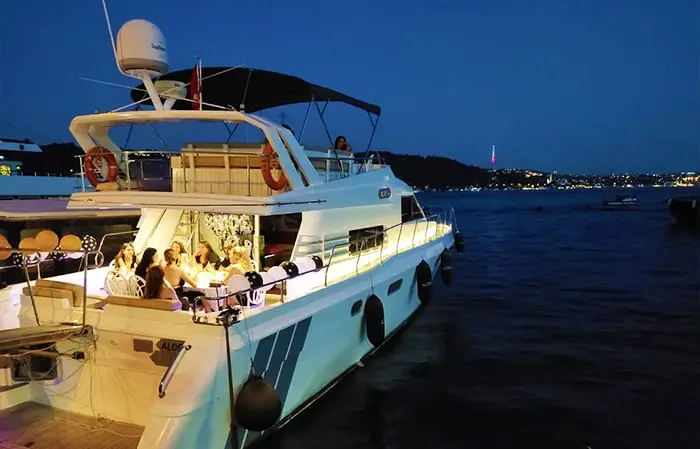 bosphorus-cruise-with-dinner-istanbul-yacht